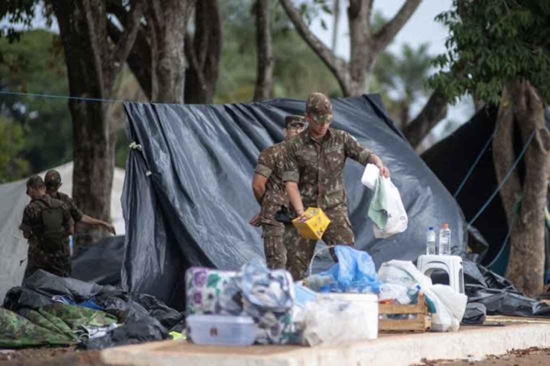 Acampamento Bolsonarista Desmobilizado Em Frente Ao Quartel De